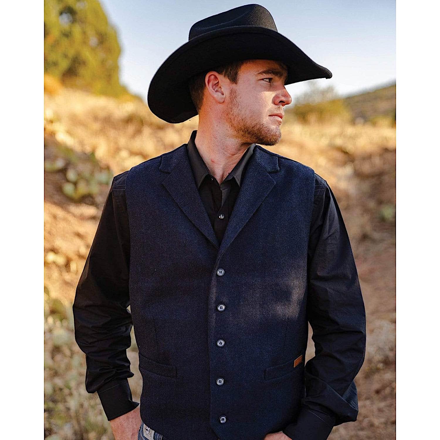 Outback Trading Men's Jessie Vest - Navy - Image 2