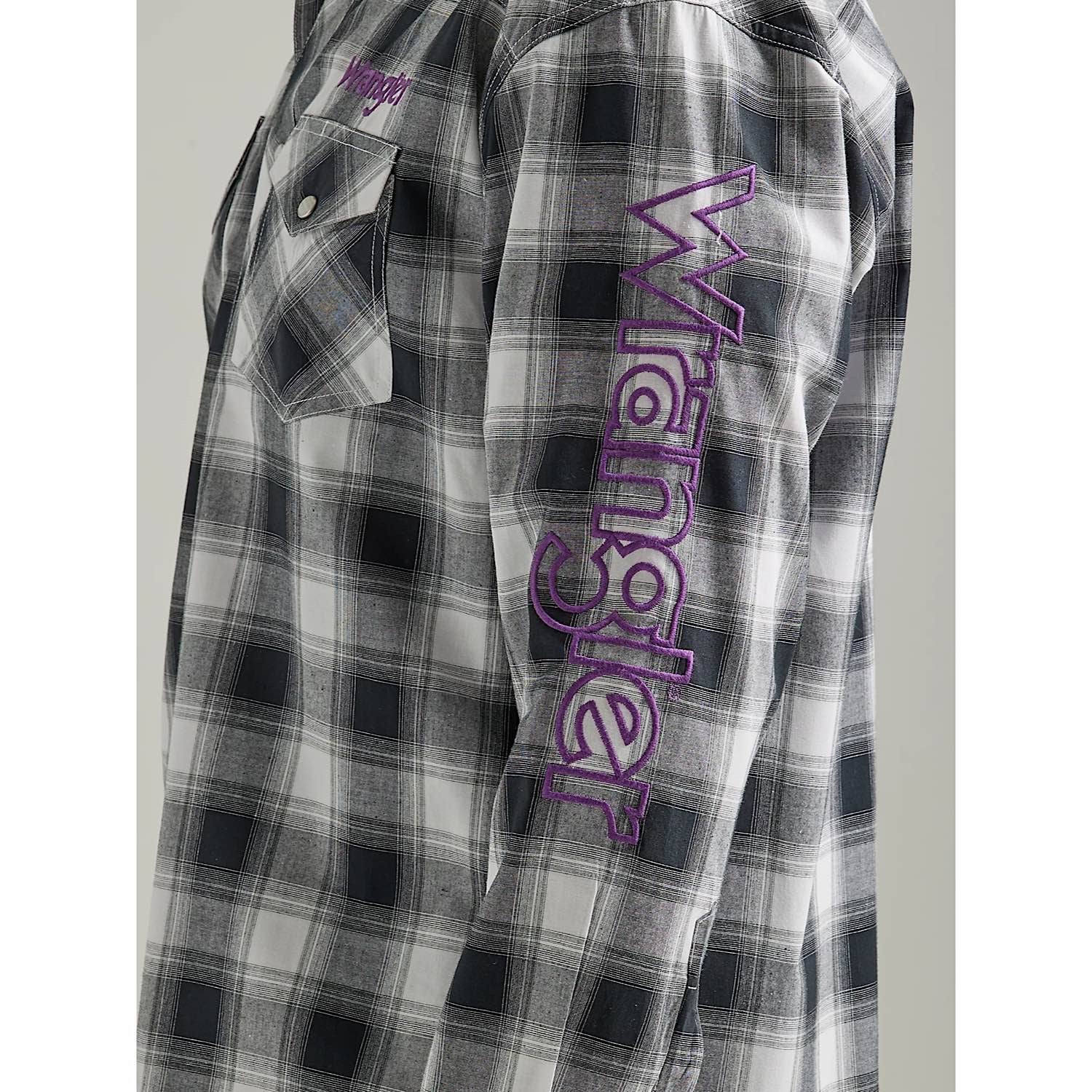 Wrangler Mens Logo L/S Western Snap Plaid Shirt in Black White Buffalo - Image 5